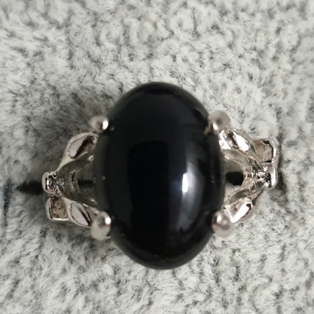 Elegant Onyx Stone Silver Ring - Picture 1 of 6